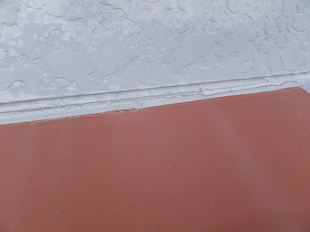 シーリング材が劣化してひび